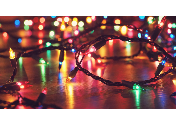Guía básica para decorar tu casa con luces LED esta Navidad